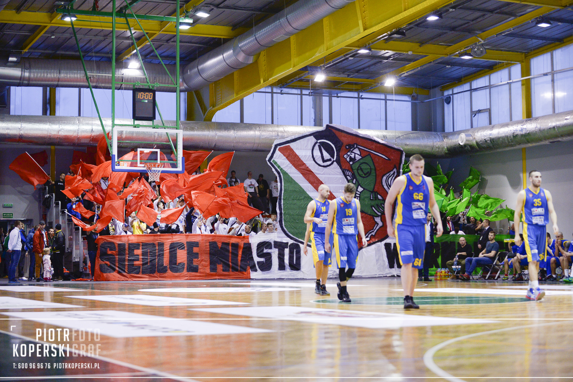 Mecz I ligi PZKosz pomiędzy  a Legią Warszawa. W hali na Bemowie Legia wygrała 76:69, dn. 19.12.2015.